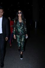 Katrina Kaif Spotted At Airport on 12th Oct 2017 (12)_59e06ced9402e.JPG