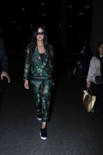 Katrina Kaif Spotted At Airport on 12th Oct 2017 (2)_59e06ce669553.JPG