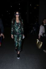 Katrina Kaif Spotted At Airport on 12th Oct 2017 (3)_59e06ce72c23d.JPG
