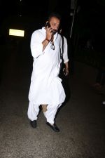 Sanjay Dutt Spotted At Airport on 12th Oct 2017 (19)_59e06d324ea4f.JPG
