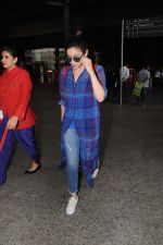 Alia Bhatt Spotted At Airport on 14th Oct 2017 (13)_59e22a9a11e75.JPG