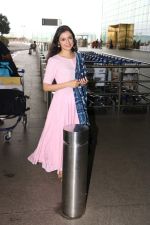 Divya Khosla Kumar Spotted At Airport on 14th Oct 2017 (5)_59e22aa26b246.JPG