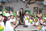 Pooja Hegde Celebrate Her Birthday With Smile Foundation Kids on 13th Oct 2017 (59)_59e1c6f755147.JPG