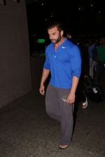 Sohail Khan Spotted At Airport on 13th Oct 2017 (6)_59e1c391982fc.JPG