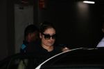 Govinda With Wife & Daughter Spotted At Airport on 15th Oct 2017 (12)_59e2dde608375.JPG