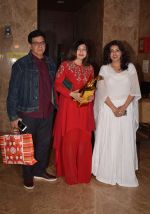 Alka Yagnik attend Producer Ramesh Taurani Diwali Party on 15th Oct 2017 (4)_59e4583c062fd.jpg