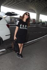 Shama Sikander Spotted At Airport on 18th Oct 2017 (2)_59e8215f2e489.JPG
