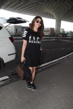 Shama Sikander Spotted At Airport on 18th Oct 2017 (4)_59e8216133877.JPG