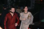 Kareena Kapoor, Saif Ali Khan at Aamir Khan_s Diwali party on 20th Oct 2017 (43)_59ecb4b6e0b94.jpg