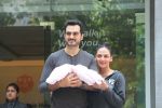 Esha Deol & Bharat Takhtani Blessed With Sweet Baby Girl Discharge From Hospital on 23rd Oct 2017 (38)_59eda4e0bebf6.JPG