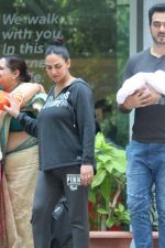 Esha Deol & Bharat Takhtani Blessed With Sweet Baby Girl Discharge From Hospital on 23rd Oct 2017 (61)_59eda4f077dca.JPG