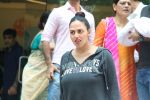 Esha Deol & Bharat Takhtani Blessed With Sweet Baby Girl Discharge From Hospital on 23rd Oct 2017 (64)_59eda4f2547a3.JPG