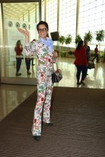 Kangana Ranaut Spotted At Airport on 24th Oct 2017 (1)_59f020fd84ee5.JPG