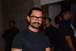 Aamir Khan at the Success Party Of Secret Superstar Hosted By Advait Chandan on 26th Oct 2017 (35)_59f2f0d646160.jpg