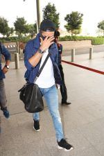 Shahid Kapoor Spotted At Airport on 27th Oct 2017 (9)_59f2f0fd8e034.JPG