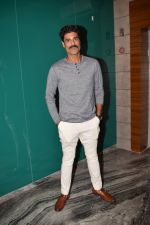 Sikander Kher at the Success Party Of Secret Superstar Hosted By Advait Chandan on 26th Oct 2017 (45)_59f2f119e13b3.jpg