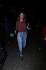 Esha Gupta Spotted At Airport on 27th Oct 2017 (4)_59f43488ac752.JPG