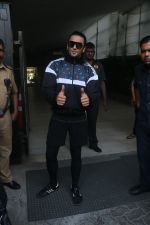 Ranveer Singh Spotted At Club Bandra Gymkhana on 31st Oct 2017 (15)_59fabf29a505d.JPG