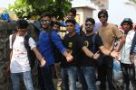 SRK Fan Crazy On Out Side Mannat on 2nd Nov 2017