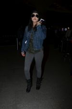 Sunny Leone Spotted At Airport on 1st Nov 2017 (33)_59fad1f8171f1.JPG