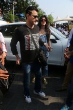 Sanjay Kapoor At Gateway Of India As They Return From Shahrukh Khan_s Birthday Party At Alibag on 2nd Nov 2017 (38)_59fd8314bb0d8.JPG