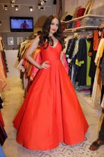 Zoya Afroz at launch of new store of Jashn on 3rd Nov 2017 (34)_59fd8ce51f3d4.JPG