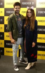Karan Kundra and Anusha Dandekar launched Forever 21 store in Amritsar on 9th Nov 2017 (6)_5a04607b7572f.JPG