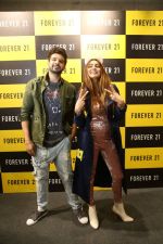 Karan Kundra and Anusha Dandekar launched Forever 21 store in Amritsar on 9th Nov 2017 (8)_5a04607c2cafc.jpg