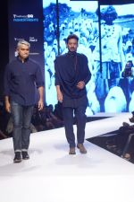 Irrfan Khan at Van Heusen and GQ Fashion Nights 2017 on 11th Nov 2017  (260)_5a096da1b0cdf.JPG