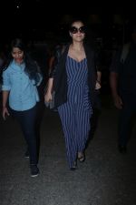 Kajol Spotted At Airport on 11th Nov 2017 (19)_5a091de32cfd7.JPG