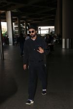 Ranbir Kapoor Spotted At International Airport on 11th Nov 2017 (8)_5a090bf7136ea.JPG