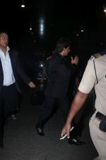 Shah Rukh Khan snapped at airport on 11th Nov 2017 (15)_5a090c25b82a6.JPG