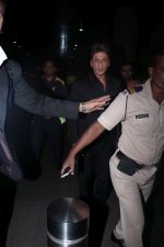 Shah Rukh Khan snapped at airport on 11th Nov 2017 (16)_5a090c267672a.JPG