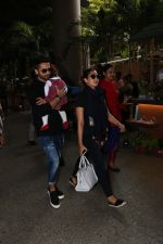 Shahid Kappor With Wife And Daughter Spotted At Airport on 10th Nov 2017 (19)_5a09162f8b957.JPG
