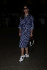 Sophie Choudry Spotted At Airport on 11th Nov 2017 (16)_5a091e539ff26.JPG
