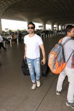 Tusshar Kapoor Spotted At Airport on 11th Nov 2017 (8)_5a091ecf73b30.JPG
