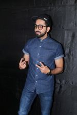 Ayushmann Khurrana at the Special Screening Of An Insignificant Man on 13th Nov 2017 (7)_5a0ac1cd06fe7.JPG
