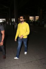 Riteish Deshmukh Spotted At Airport on 15th Nov 2017 (4)_5a0d02b0ee02e.JPG