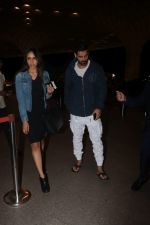 John Abraham With His Wife Spotted At Airport on 16th Nov 2017 (17)_5a0e7e8adf623.JPG