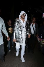 Ranveer Singh With His Sister Spotted At Airport on 16th Nov 2017 (5)_5a0e84444d10f.JPG