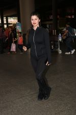 Kainaat Arora Spotted At Airport on 18th Nov 2017 (10)_5a1025a0a5684.JPG