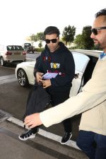 Karan Johar Spotted At Airport on 17th Nov 2017 (7)_5a0fd1cdebd24.JPG