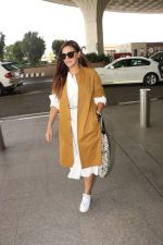 Neha Dhupia Spotted At Airport on 17th Nov 2017 (10)_5a0fd20900948.JPG