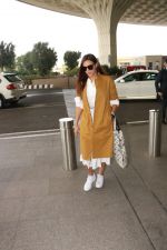 Neha Dhupia Spotted At Airport on 17th Nov 2017 (8)_5a0fd207e0f10.JPG