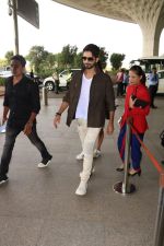 Shahid Kapoor Spotted At Airport on 17th Nov 2017 (11)_5a0fd23c7f114.JPG