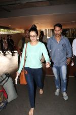 Shraddha Kapoor Spotted At Airport on 17th Nov 2017 (2)_5a0fd2599e621.JPG