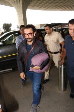 Aamir Khan Spotted At Airport on 20th Nov 2017 (5)_5a130f4cba38c.JPG