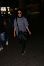  Shraddha Kapoor Spotted At Airport on 22nd Nov 2017 (5)_5a164a9b963e7.JPG