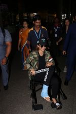 Kangana Ranaut Spotted At Airport on 22nd Nov 2017 (5)_5a164af8965e8.JPG