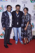 Sonali Kulkarni with Kaccha Limbu Team At Screening Of Film Kachcha Limbu At IFFI on 24th Nov 2017 (30)_5a182d5c16aae.JPG